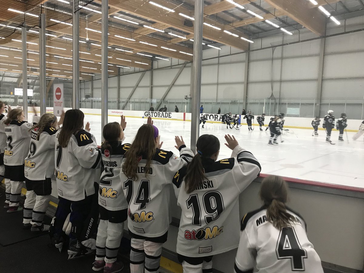 THawrylenko's tweet photo. EG694 are cheering on EG695!!! Let go Ice Queens!! https://t.co/T7oCM2wWHu
