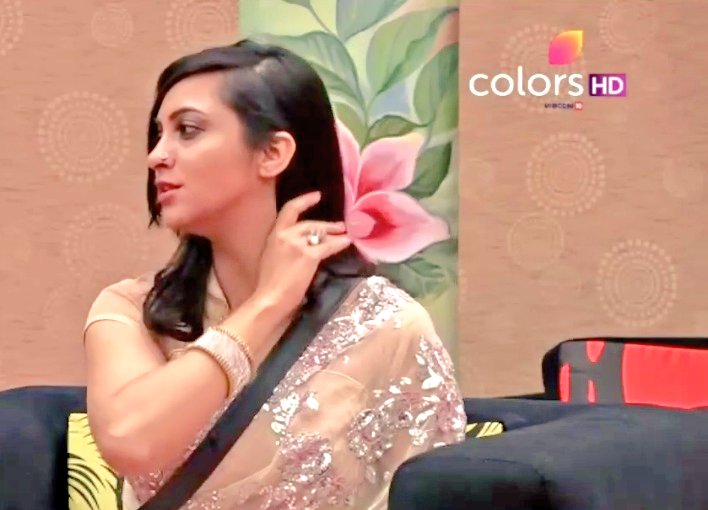 Bigbos_12's tweet photo. Arshi in #WeekendKaVaar ❤❤❤❤❤ 
#ArshiKhan #BB11 #BiggBoss11 https://t.co/bnkd22BAHb