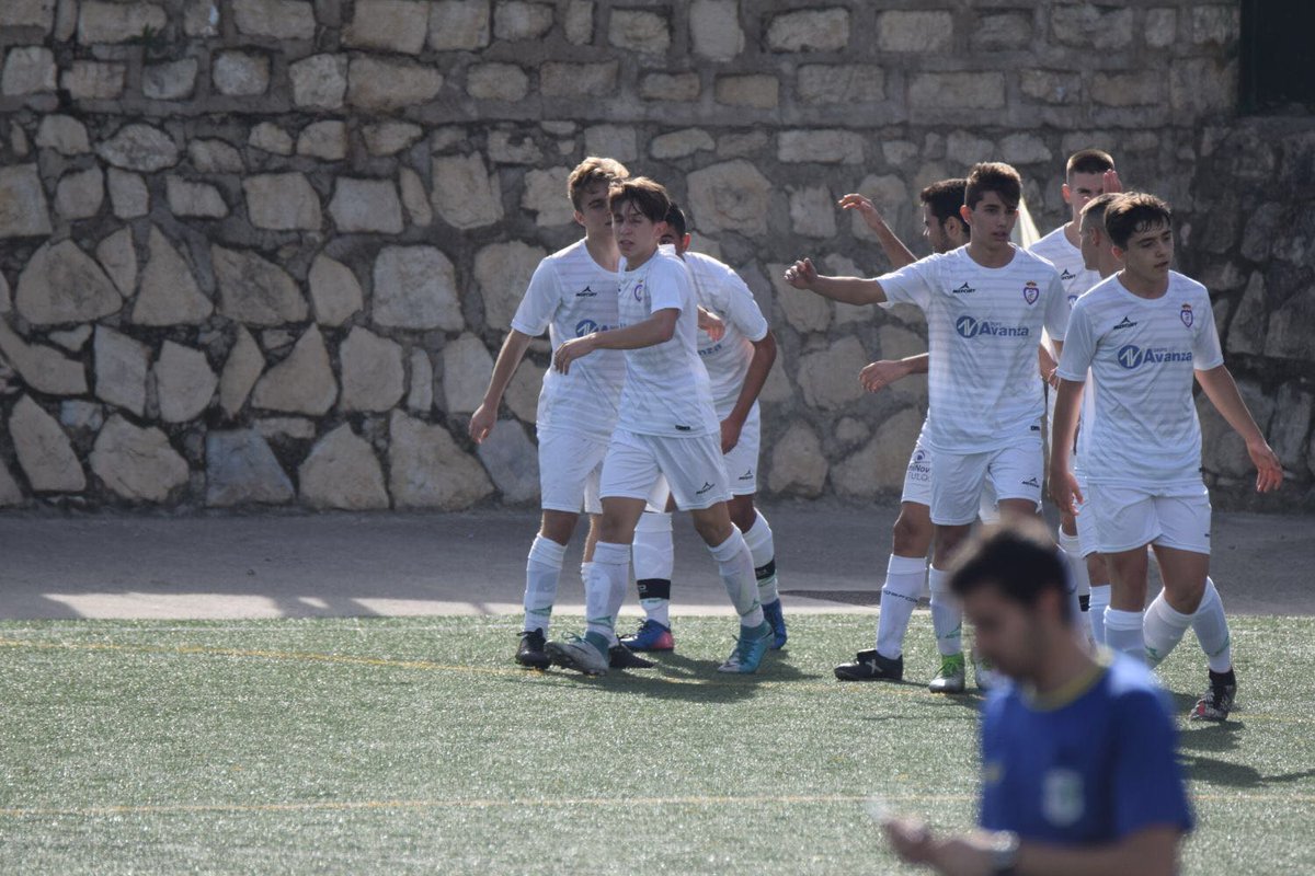 RealJaenFF's tweet photo. #RJCadA | El Cadete A logra una importante victoria por 2-0 ante La Mosca, un rival fuerte y correoso.
#RJFutbolFormativo https://t.co/uoPS8YCzKr