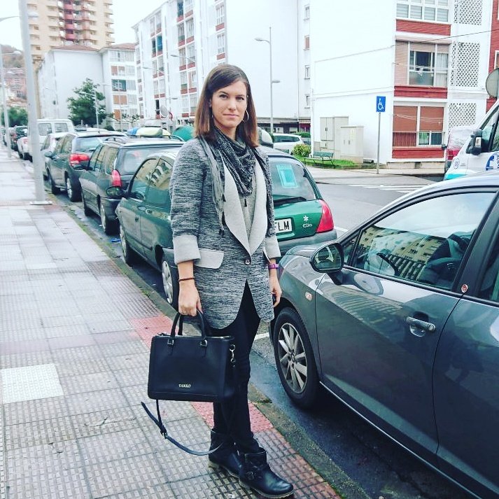 sory_alvarez's tweet photo. #Blazer oversize bicolor #1FG #leggings negros #1FG #camiseta gris y #bolso negro #Yanko. Qué os parece? #italianstyle #fashionblogger #fashionstyle #moda #tendencias #trending #mujer #tiendaonline https://t.co/D5Rr9WZCnw