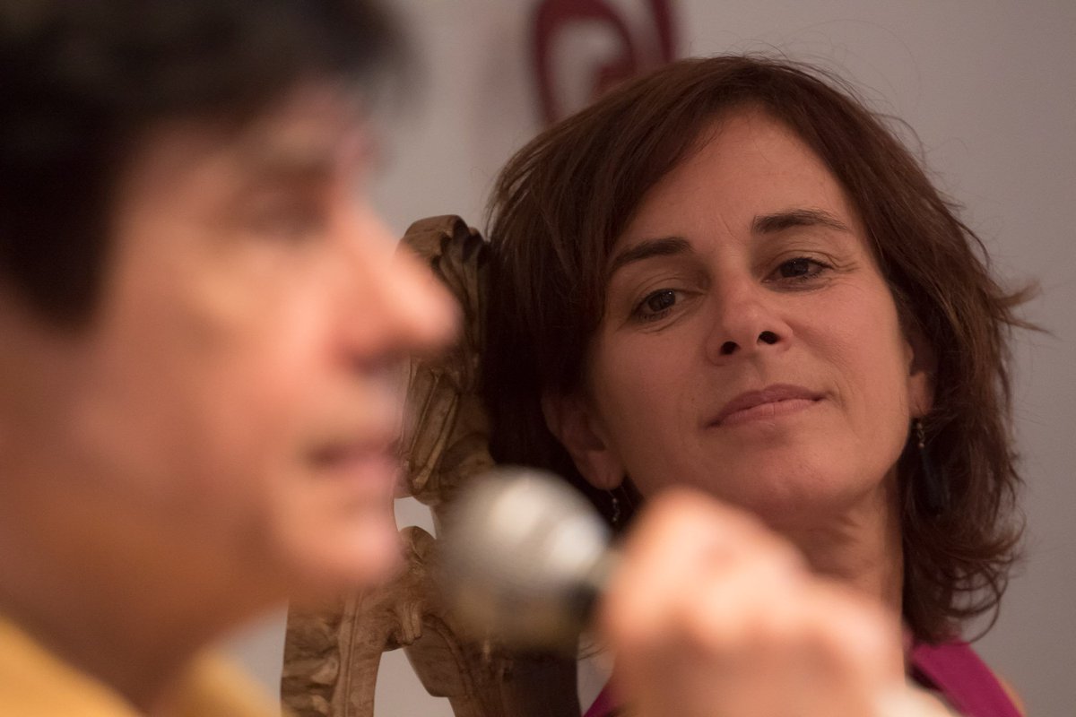 forumdasletras's tweet photo. 📽🎬🎥🎞 A mesa "Cenas do Palco, Cenas da Política" foi iniciada com a exibição do vídeo "Ato Público", de Alessandra Vannucci e Henrique Selva Manara. O curta foi seguido de uma discussão com Bosco Brasil, Ilion Troya, Marcelo Bones e mediação de Alessandra Vannucci. 📷 https://t.co/idtnNKAfaQ
