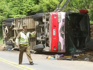 Sobreviviente de tragedia de delegación de Tirúa: "El bus comenzó a dar vueltas como si fuera cámara lenta" soychile.cl/Temuco/Policia…