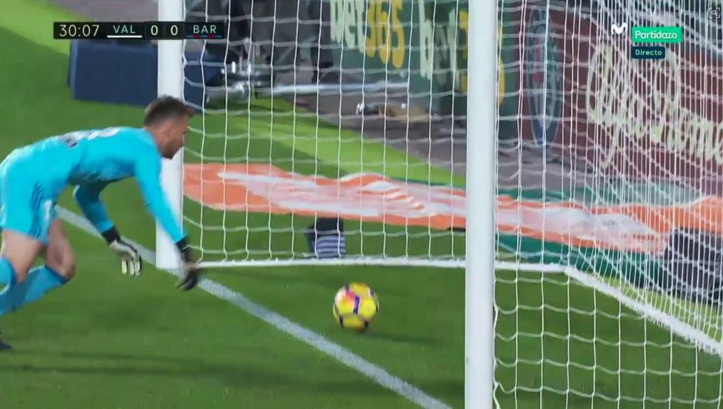 CanalBlaugrana_'s tweet photo. De llevarnos 3 pts., nos llevamos 1 porque el cuerpo arbitral no dio por bueno un gol de Messi al minuto 30. #EraGoldelBarça
😡😡😡😡😡😡😡😡😡😡😡 https://t.co/LyQm7MMvxD