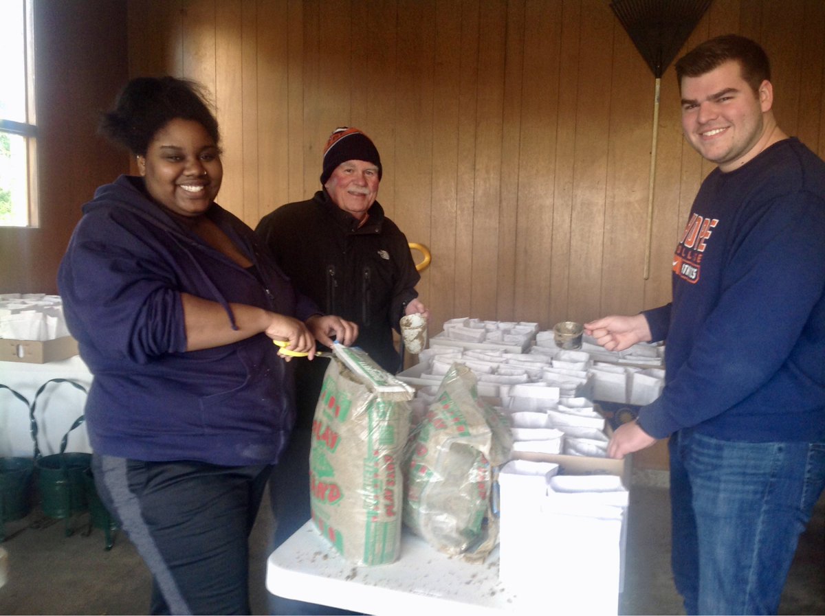 HopeCongress's tweet photo. President and Mrs. Voskuil are looking forward to the @HopeCollege Christmas Tree Lighting this Tuesday at 6:30 pm! See you there! https://t.co/GI7ZFa6INn