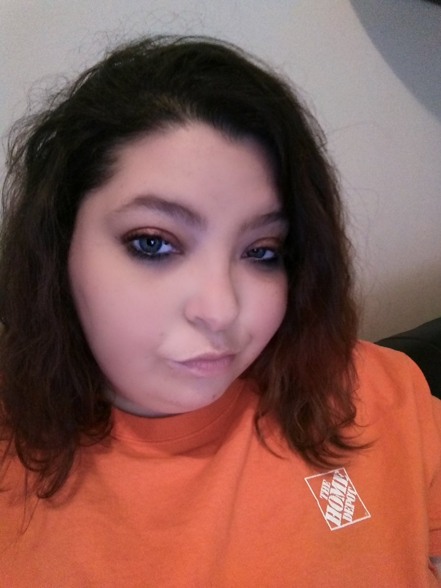 shakerz90's tweet photo. When your makeup is on point and matches your work clothes! #MakeupGoals #HomeDepot #Younique https://t.co/NUh8WnMVqf