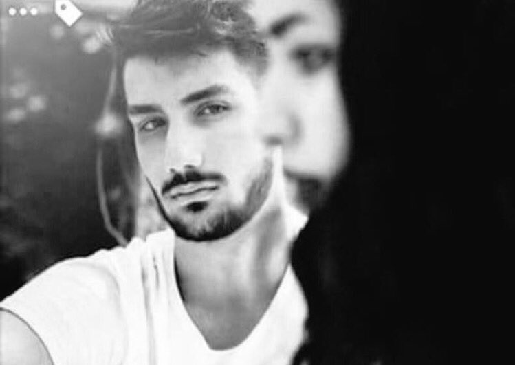 HM9S7's tweet photo. ↴ ✿ ءٌ ⸀ 💛
⠀
 .⠀

.
-

-

أغازلها وأسرفُ في #هواها كــأنّ الله لم #يخلـق سـواها
ٓ ولو عيني رأت وجهاً #جميلاً فإني #دونما وعــيٍ أراهـا
ٰ

ٰ

.
ㅤㅤ
.⠀

'
   🕊💛✉️..|❥ ﴾ء
         
#حنان_العنزي👑 https://t.co/87JxZAMZGj