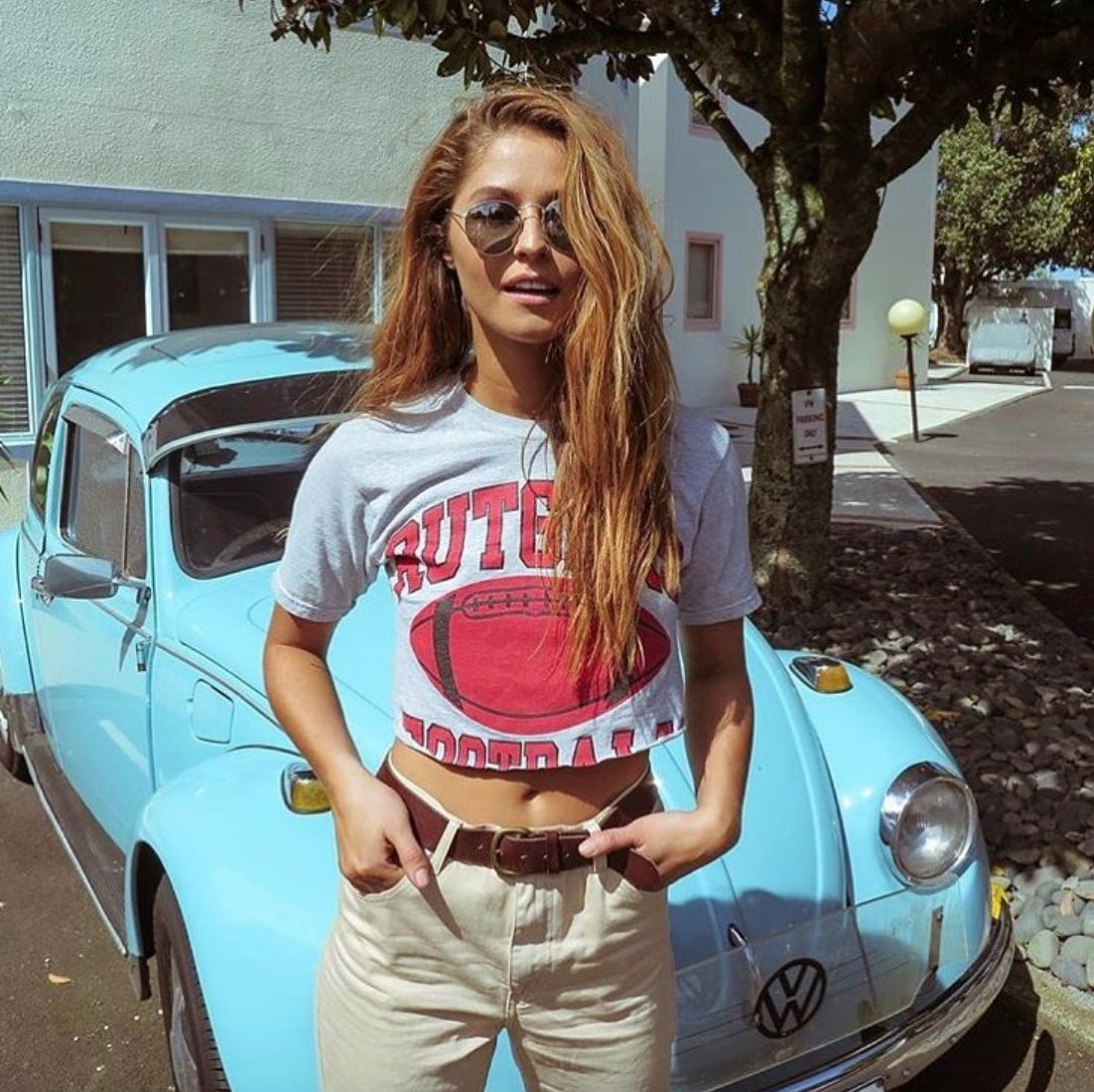 stylehubapp's tweet photo. Regram from Stylist Laura Snelling 💙
Check out more of her photo shoot looks on STYLEHUB: https://t.co/wmUhTIXvEN 💫
#stylehubsociety #stylehub #vintagefashion #stylist #nzstylist #cutofftee #volkswagenbeetle #volkswagen #auburnhair #footballtee #americanfootball #nzfashion https://t.co/ITRWPg6Cah