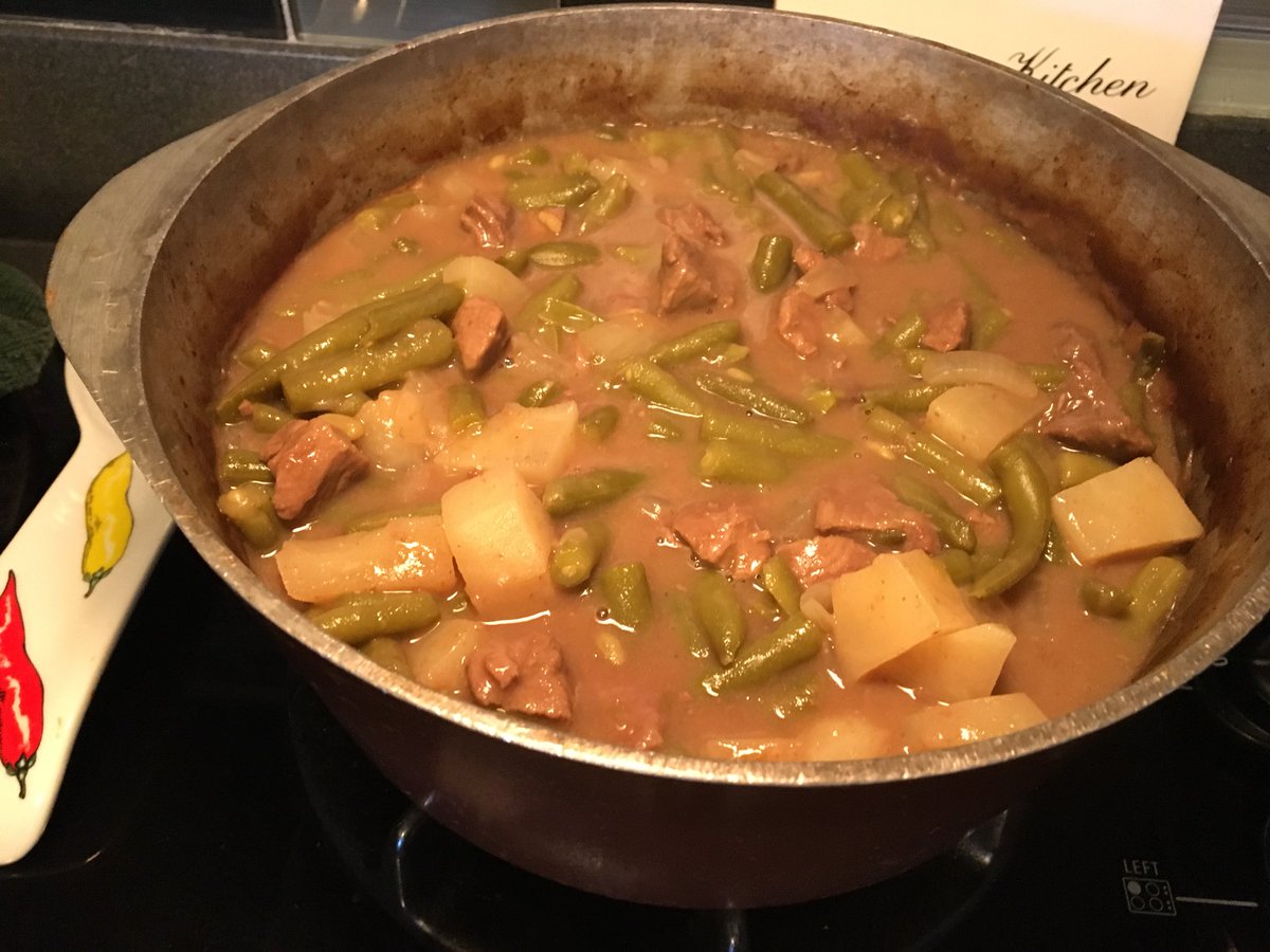 GutiSerenade's tweet photo. Made beef stew tonight and pretty sure I’ve mastered the arte of gravy!

LOOKIT THAT #THICCCCNESS https://t.co/rSY2v8TDPb
