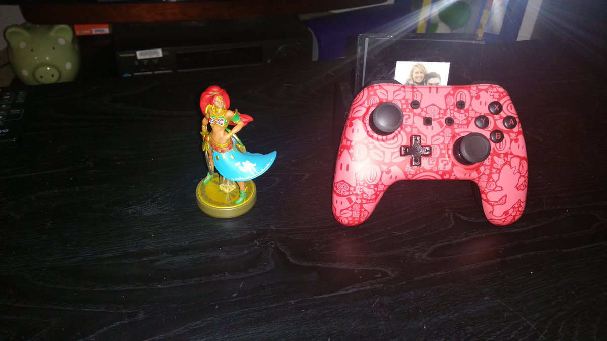 IndigoCharge's tweet image. New toys!!! Excited to try out a full controller on splatoon tonight!!! #blackfriday #splatoon2 #indigochargers