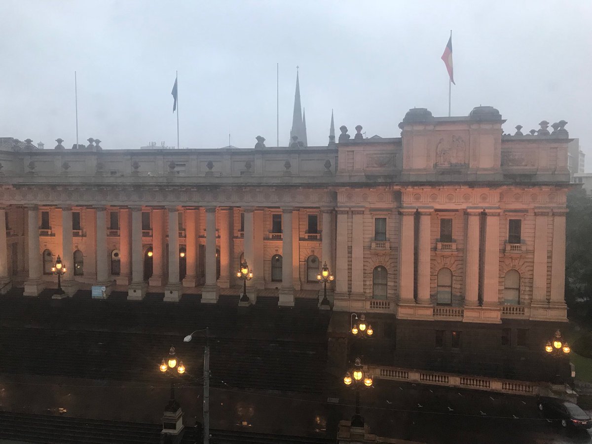 GordonGWallace's tweet photo. Dismal auld morning for a canter in #Melbourne but crackerjack day ahead @arc_aces @StVincentsMelb with @JariAKHyttinen new #collaborations https://t.co/cOFfI4ecET