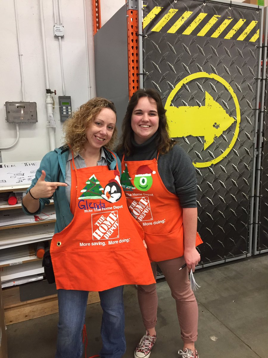HIBailey6570's tweet photo. @HomeDepotWest new Christmas aprons!!☃️ https://t.co/5SycXPWUdA
