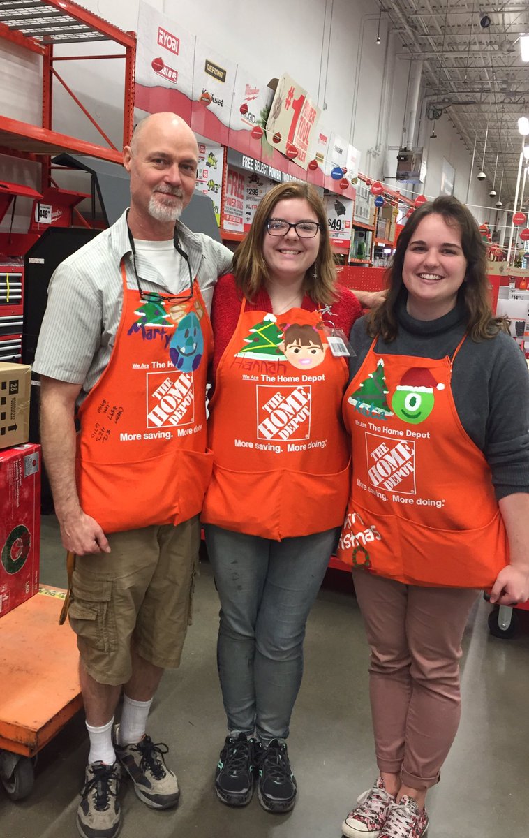HIBailey6570's tweet photo. @HomeDepotWest new Christmas aprons!!☃️ https://t.co/5SycXPWUdA