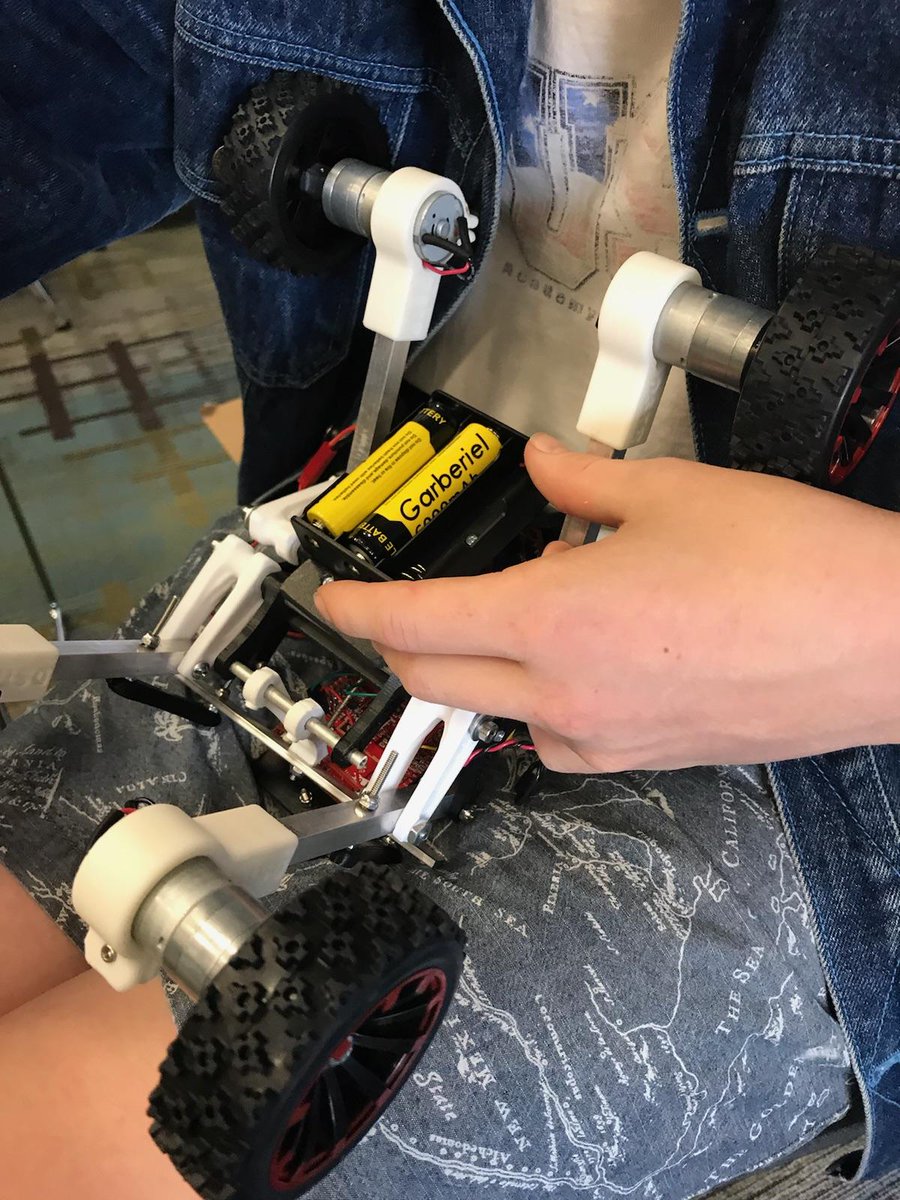 Blinngineering's tweet photo. Two rechargeable 18650 batteries for long life and strong reliability! @blinngineer @BlinnCollege @TSTAR_TX @TXInstruments @BlinnEngineer #DSTR #ThanksMXET https://t.co/xPv0fRQe7o