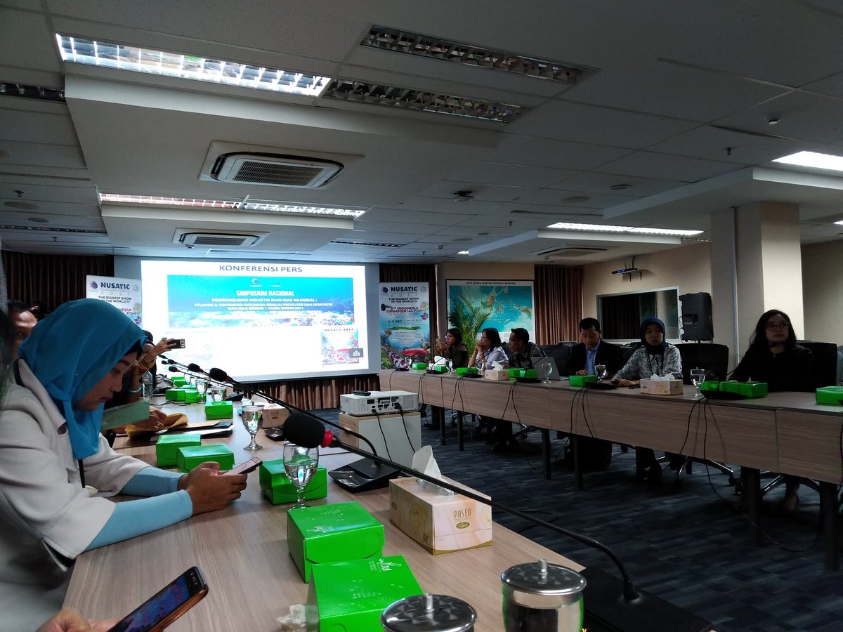 KemenkoInfra's tweet photo. Deputi Bidang Sumber Daya Alam dan Jasa @kemaritiman Agung Kuswandono dlm konferensi pers #Nusatic2017 , Jakarta (27/11) https://t.co/W8WeWRIlU0