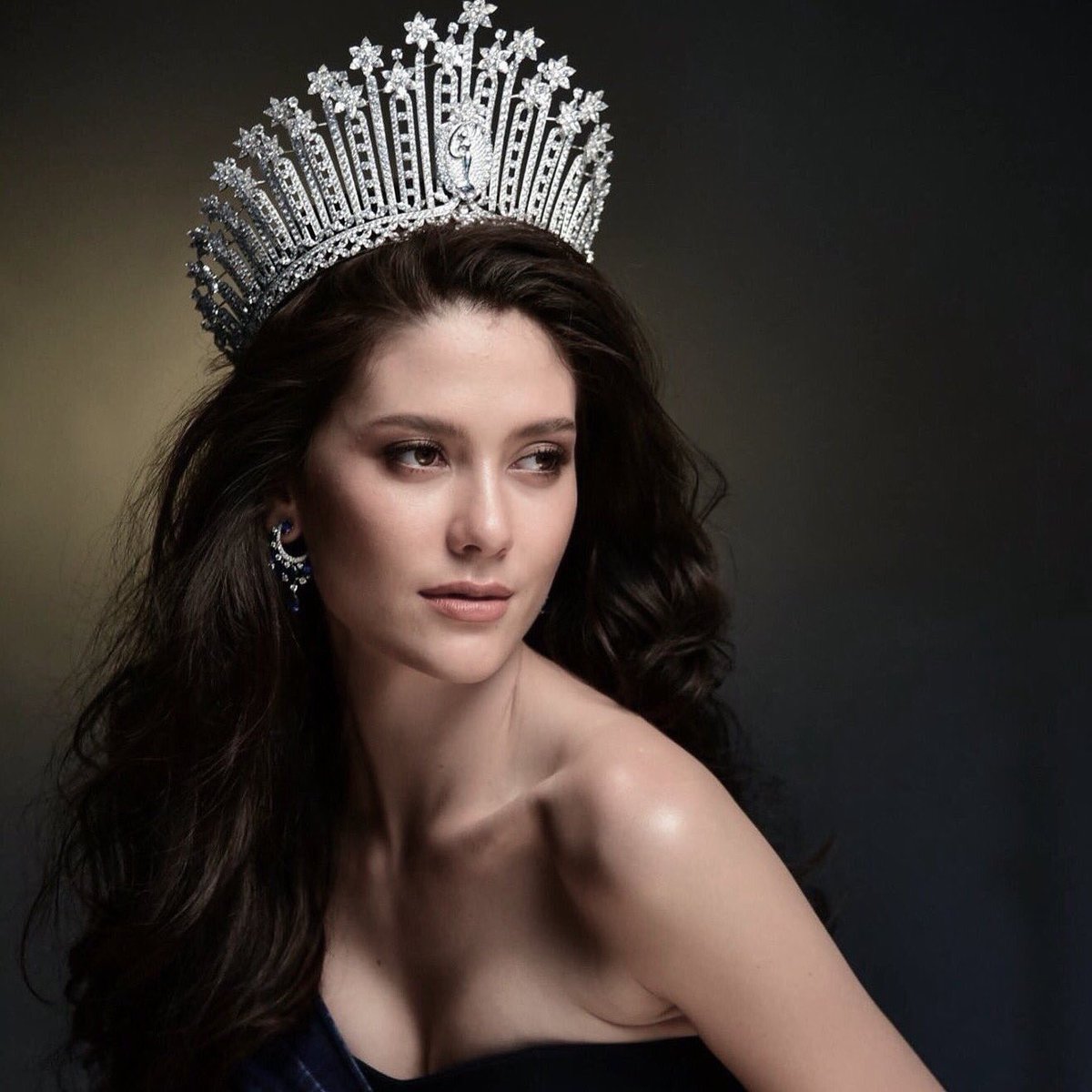 AomKarnpitchar's tweet photo. You did the best! #marialynnehren #Thailand #MissUniverse https://t.co/Vg3xj62Ce2