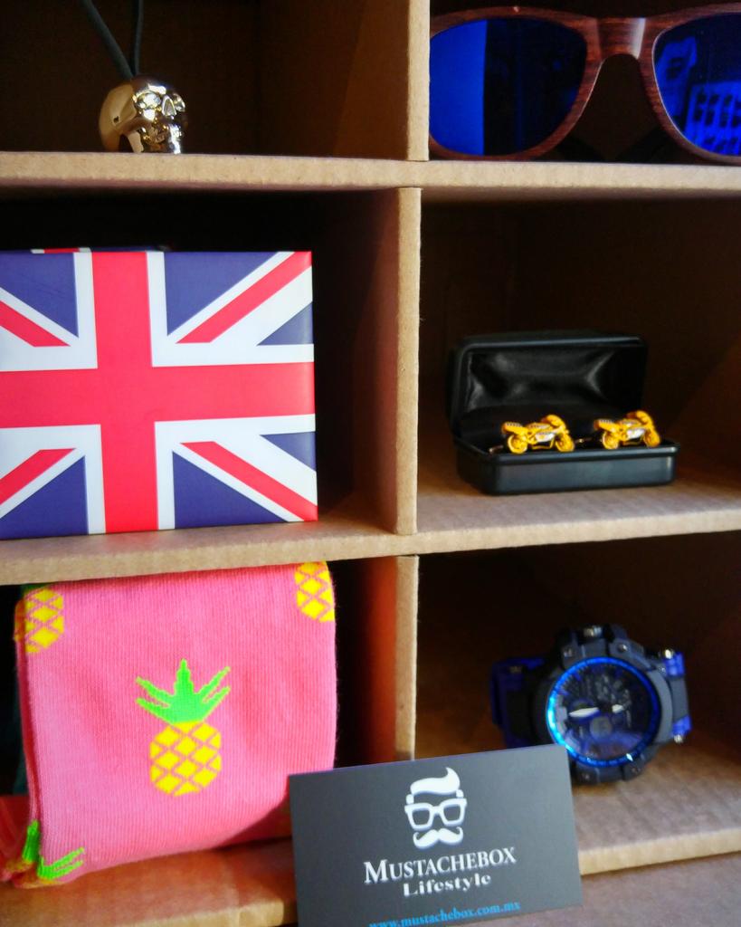 MxMustachebox's tweet photo. Mustachebox Lifestyle !! #mustachebox #Accesorios  #elregaloperfecto #socks #calcetines #calaveras #lifestyle #piñas https://t.co/po6crBscDF
