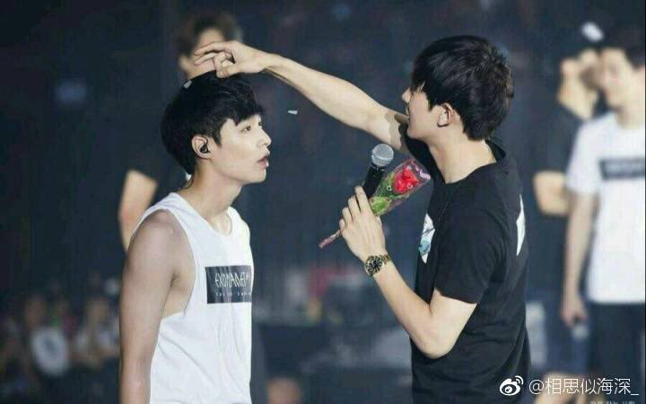 mc0n's tweet photo. สุขสันต์วันเกิดนะชานยอล 🎂🎁 ที่ผ่านมารู้สึกขอบคุณในความใส่ใจของชานเสมอ ผู้ทำหน้าที่happy virusได้อย่างดีจนถึงทุกวันนี้ ขอให้น้องมีความสุขมากๆนะคะ #HappyChanyeolDay https://t.co/eCkMUSBijB