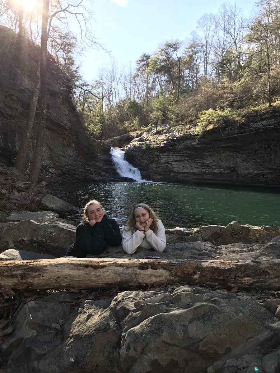 pilsnerprincess's tweet photo. @LulaLakeLT #hiking #sisters https://t.co/a1bfUW1imK