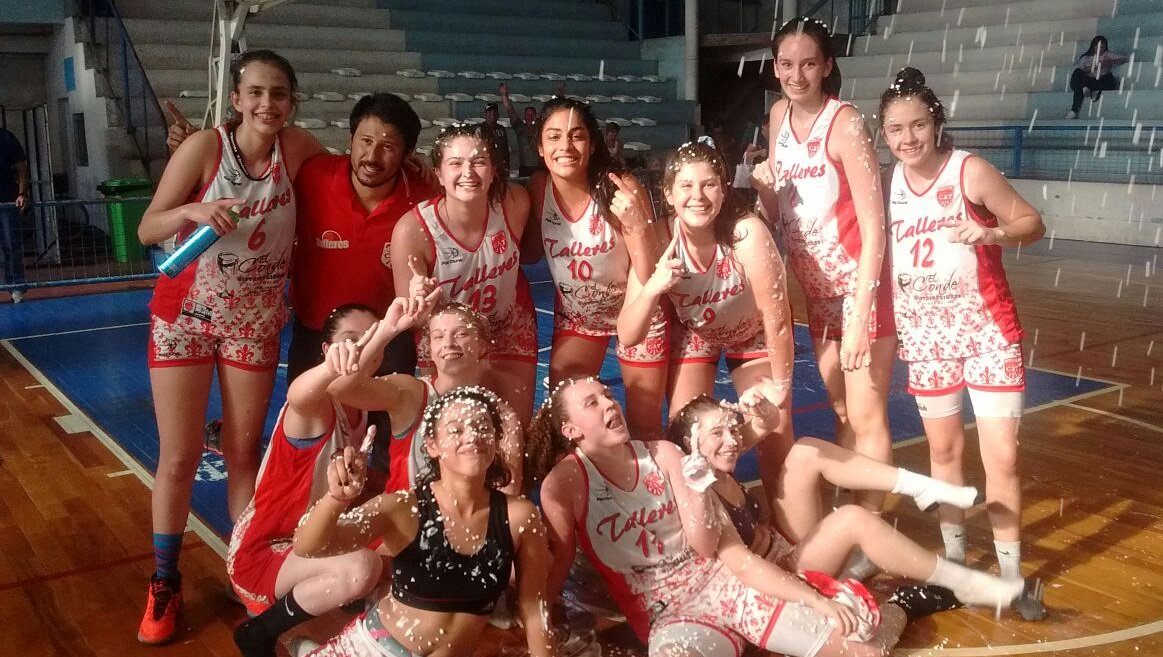 PrensaFeber's tweet photo. Liga Provincial Femenina U15: Talleres de Paraná se consagró campeón invicto. ¡Felicitaciones!
https://t.co/L3CsFCgJ8x https://t.co/fmXq3OzvXo