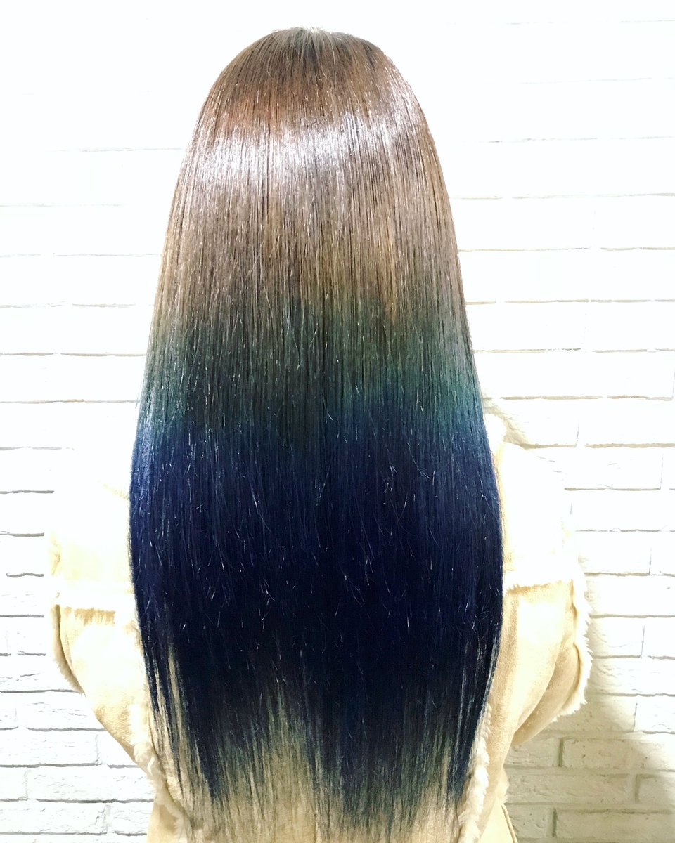 mimic_14's tweet photo. グラデーションカラー🐬🐬🐬

#派手髪 #原色カラー  #トリックカラー #トリックスタイル #トリックヘアー #マニックパニック #マニパニ #haircolor #hairstyles #COLORTRICK #manicpanic #trickstyle #trickhair #美容室 #ミミック広島 #mimic #hairstudiomimic #広島 #広島美容室 https://t.co/XOgSbKyqvP