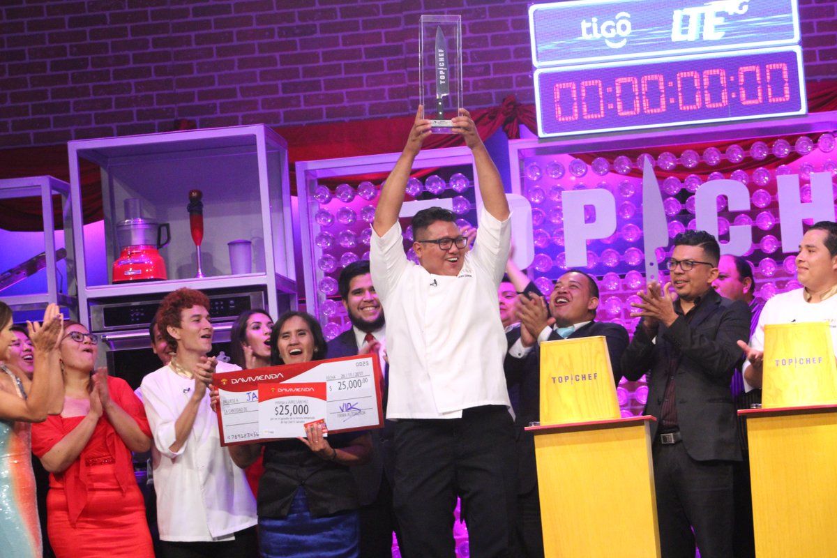 "Es un regalo de Dios, soy el nuevo Top Chef de El Salvador, estoy muy feliz, todo se lo debo a Dios" Jairo Sánchez.