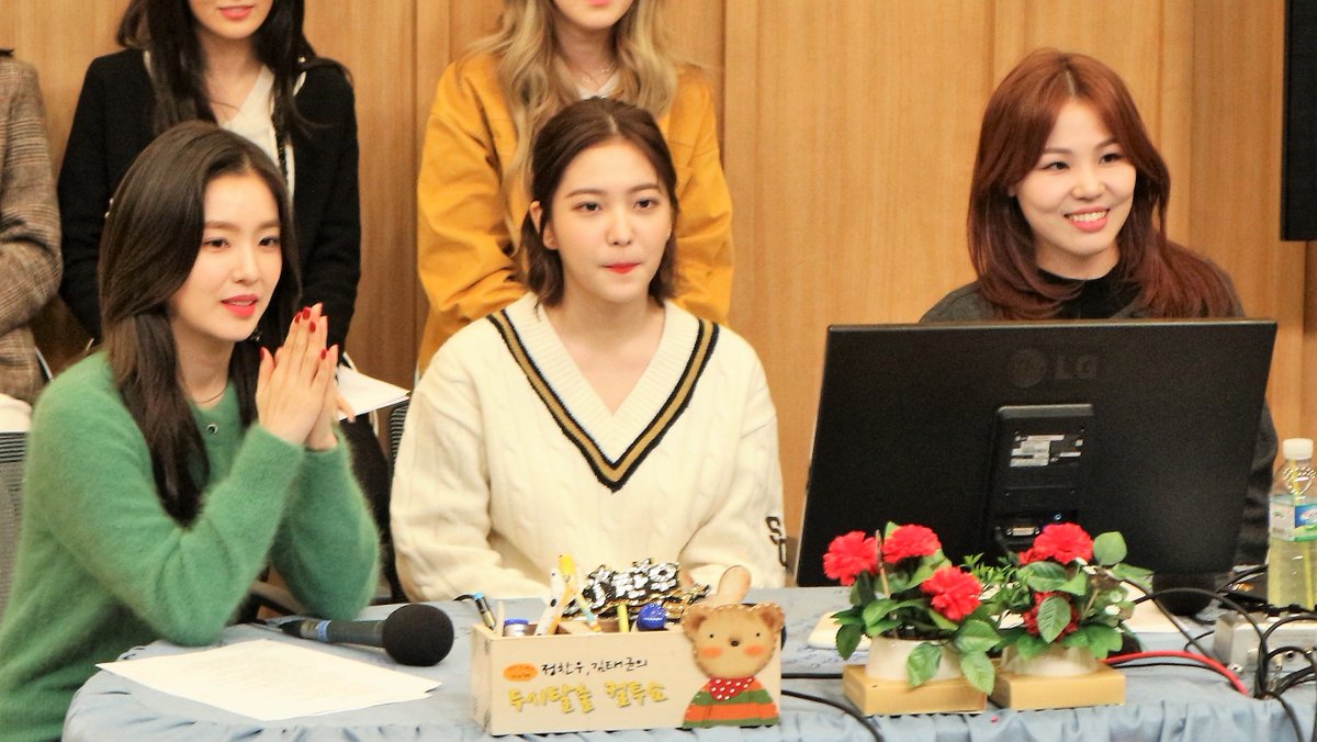 Baejoohyunews's tweet photo. [PHOTO] 171123 #REDVELVET #레드벨벳 SBS 'Cultwo Show' https://t.co/1Ur7ZBPm3B