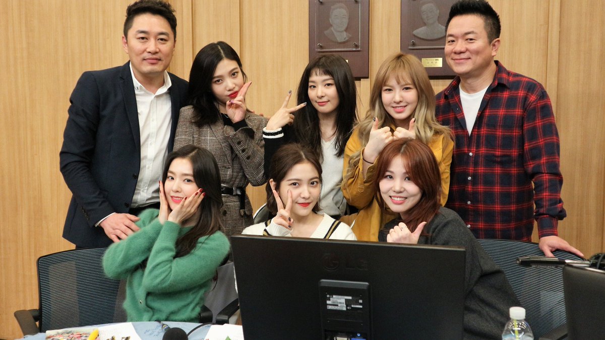 Baejoohyunews's tweet photo. [PHOTO] 171123 #REDVELVET #레드벨벳 SBS 'Cultwo Show' https://t.co/1Ur7ZBPm3B
