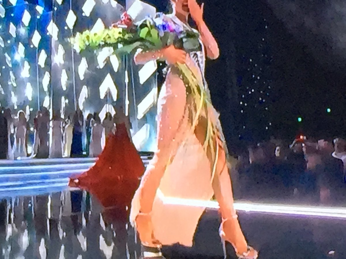 tomebamba's tweet photo. Última hora: La nueva Miss Universo es Miss Sudáfrica, Demi-Leigh Nel-Peters. https://t.co/zke0Y87soW