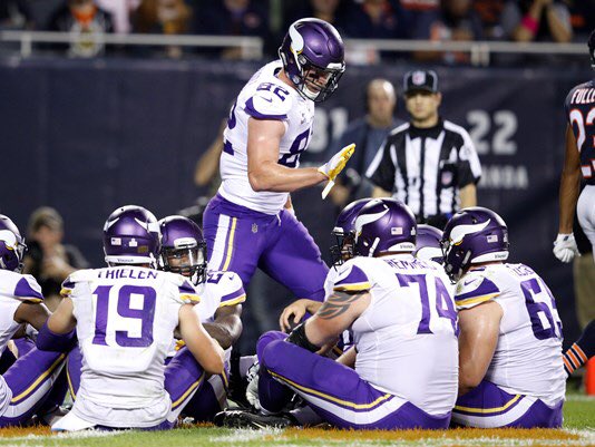moot_point's tweet photo. Things that are awesome in 2017 Touchdown Celebrations #thingsthatare awesomein2017 https://t.co/jIXgtAvv30