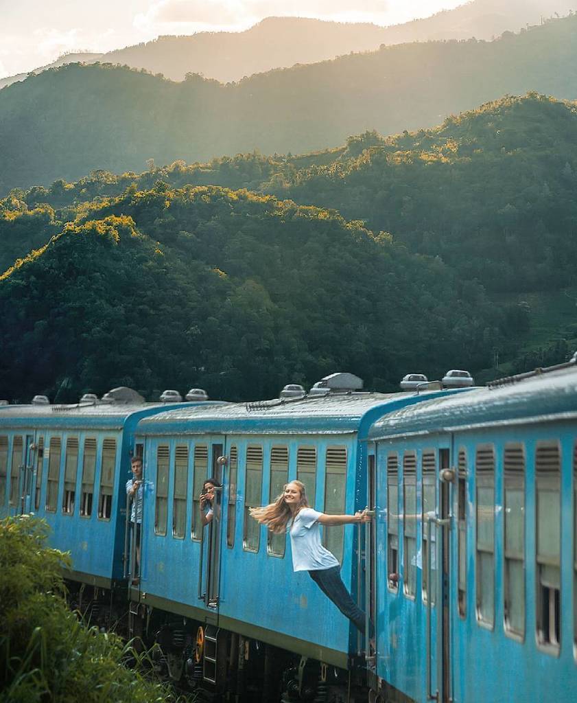 SLRailwayForum's tweet photo. From @fricc_s -  Adventures await you! 😍♥️ #srilanka #ceylonbyrail https://t.co/9UqSNdyNb4