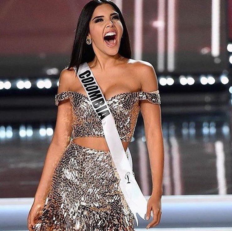 Benavidesphoto's tweet photo. Nos hiciste soñar con tu sonrisa y dejaste el nombre de nuestro país en lo más alto  GRACIAS LAURA 🇨🇴🇨🇴❤️❤️👑👑#Missuniverse #Colombia https://t.co/rAhnZGem52