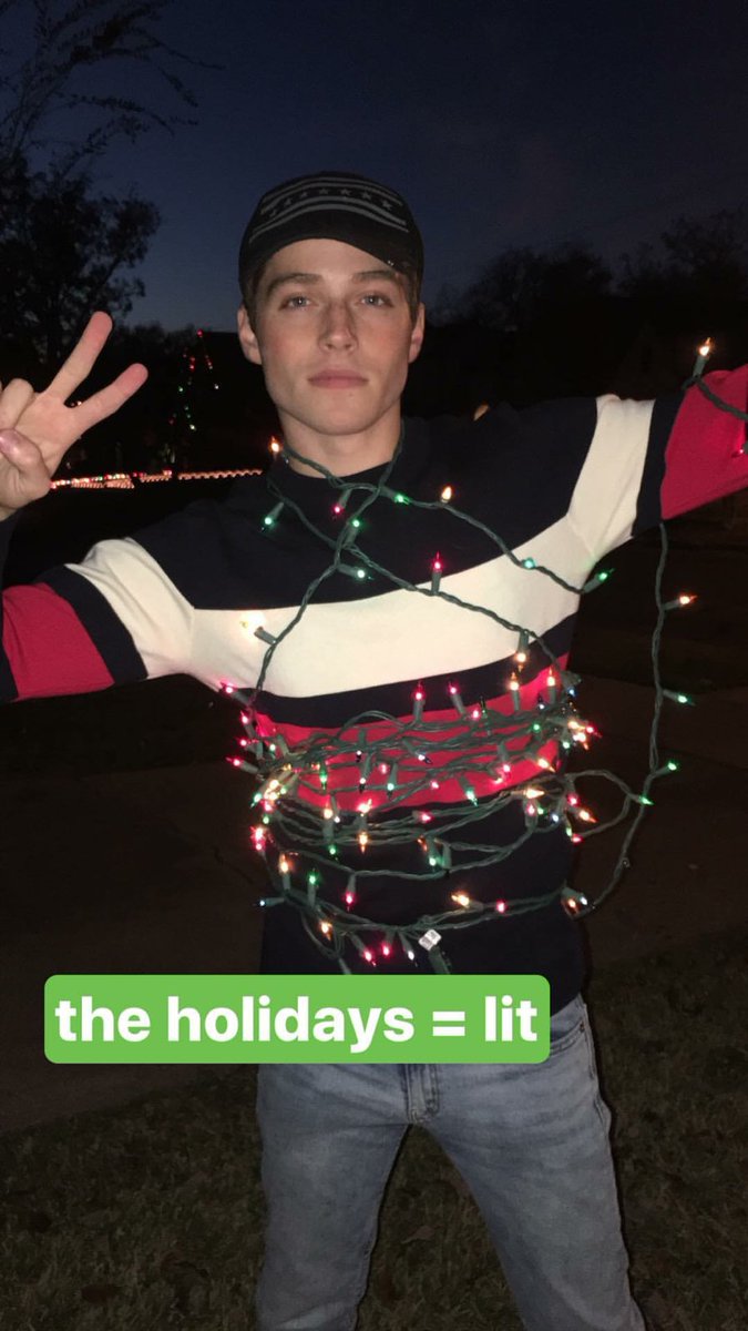 คิดว่าตัวเองเป็นต้นคริสต์มาสหรือไง