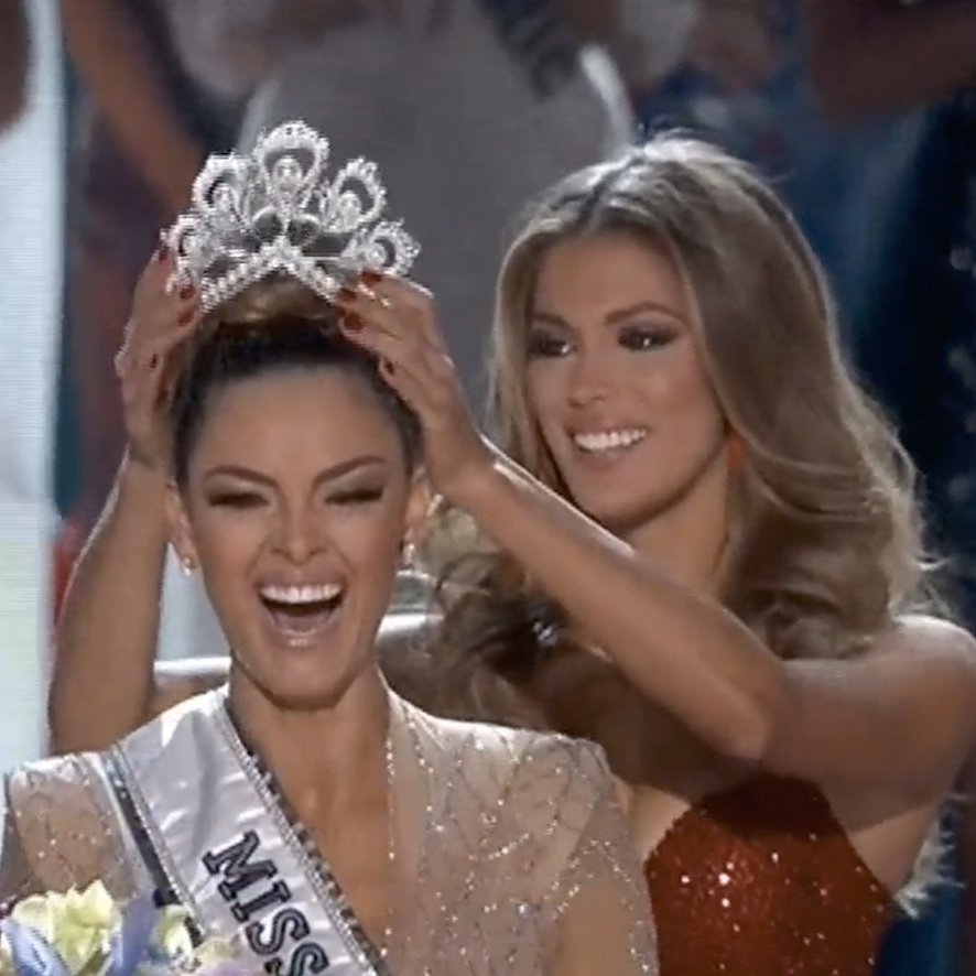 UlrichJvV's tweet photo. YES! Our Demi-Leigh Nel-Peters WON #MissUniverse!!! South Africa is so proud! What a way to start the week. Big congratulations 🇿🇦👑❤ https://t.co/XLL3Yrz1dK