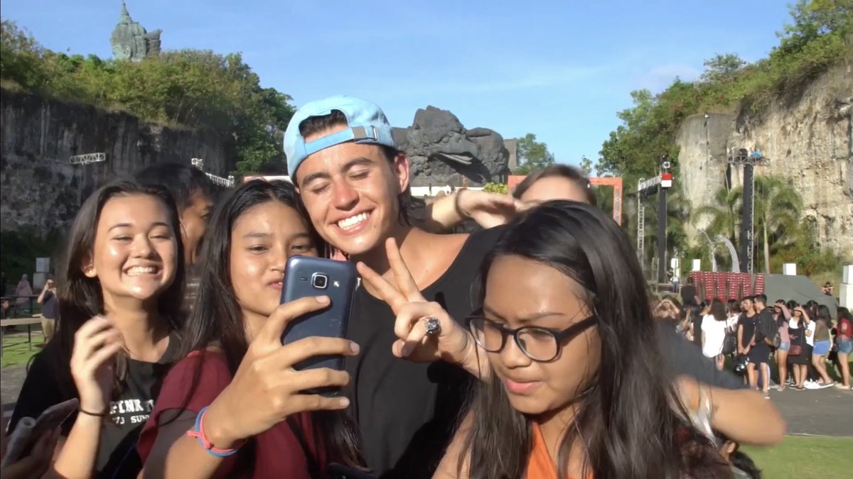 gagemariefrench's tweet photo. THIS IS ALL I WANT @Nashgrier #NashsNewVideo https://t.co/I8WReWRJAI