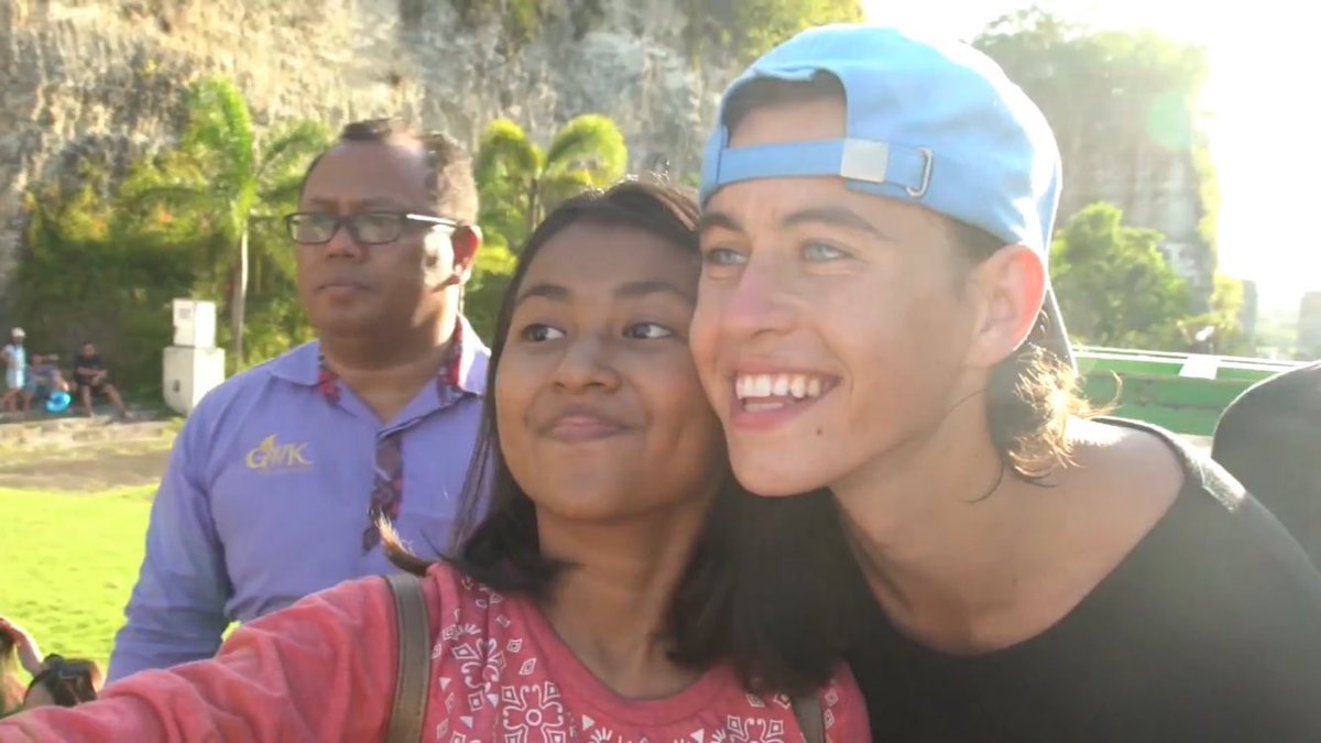 gagemariefrench's tweet photo. THIS IS ALL I WANT @Nashgrier #NashsNewVideo https://t.co/I8WReWRJAI