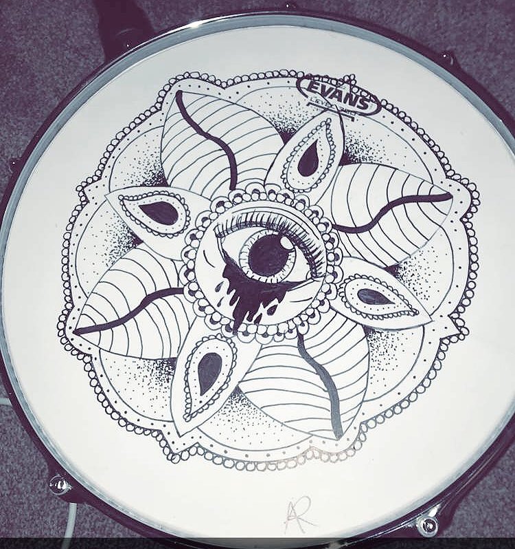 g0th_b4by's tweet photo. Doodles on drumskins #art #evanslevel360 #drums #snare https://t.co/BNNtMFePnT