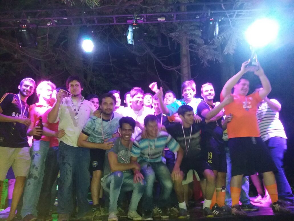 COF_FIUNA's tweet photo. Más postales de la premiación de la #NocheDeCampeones 2017 👏⚽️🎆🏆🥇🥈🥉 #COF2017 https://t.co/Dhj4s4Lw3o