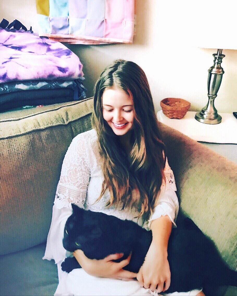 MissCassie34's tweet image. #sponsored @zappos is partnering with North Shore Animal League America to cover adoption costs at pre-selected shelters for approved adopters thru today! Find a shelter near you thru this link zps.to/bOzixEJ9 🙌🏻❤️ #pawlidayz @animalleague #ZapposForPets #Zappos