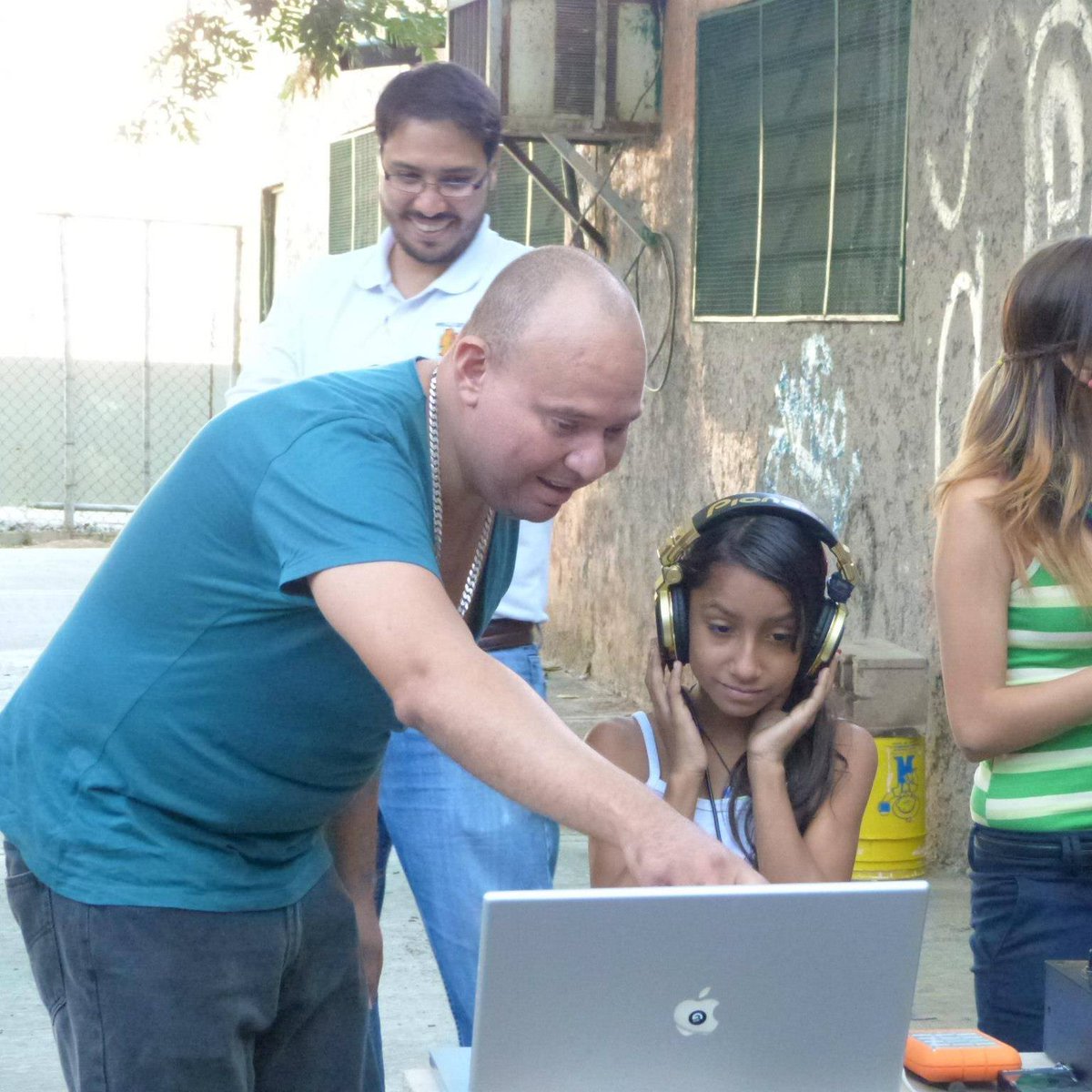 pitchcontroldj's tweet photo. Desde YA iniciamos actividades con nuestro brazo tensor la Fundación @amoryevolucion Visitamos y estarás atento a nuestras nuevas actividades #amorYevolucion https://t.co/YfmSIDTFQd