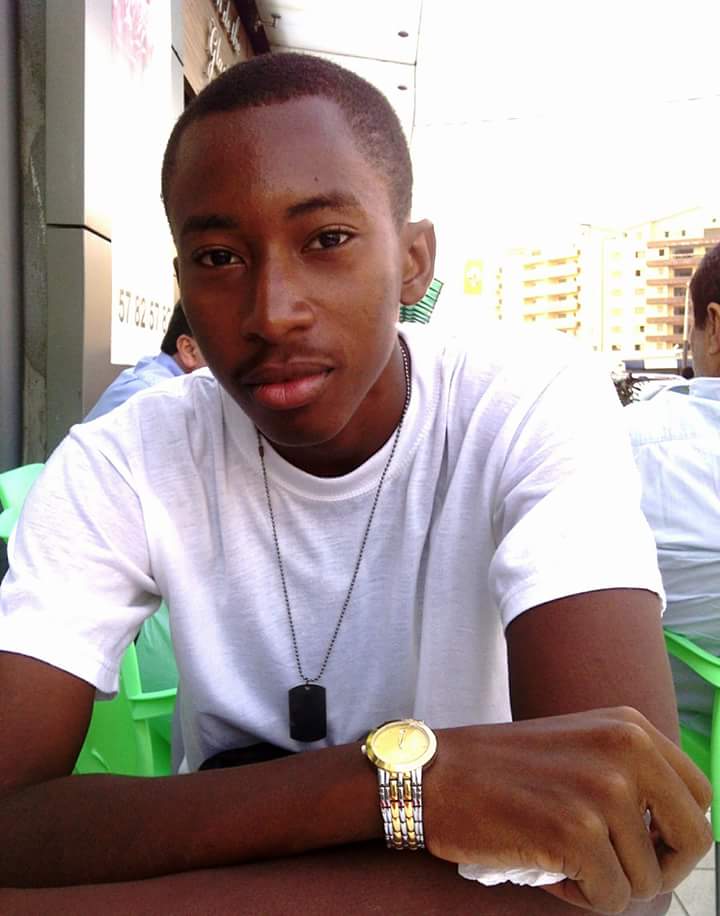 molouCI's tweet photo. #Sheisthecode 
#SecAbidjan
#S1GC2

Lamine Barro 
Âgé de 23 ans,Lamine Barro est fondateur et PDG de Etudesk une entreprise spécialisée dans la conception de technologie destinée à l'éducation.Elle offre des cours orientés pour permettre à un chacun  d'améliorer ses compétence https://t.co/HXoA4wWk0o