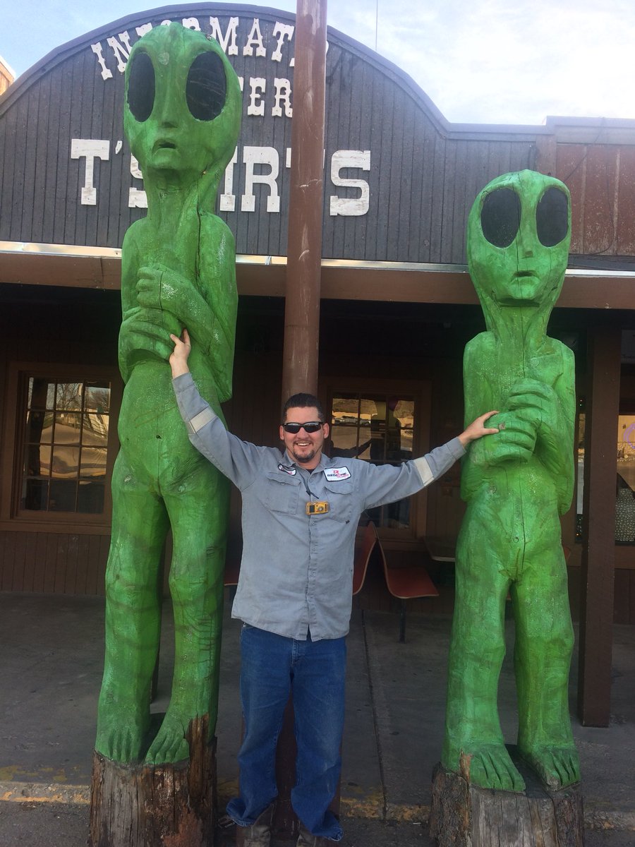WhitneyBrinson5's tweet photo. My dad sent this to our family group message saying, “Meet my friends, Hank and bargarbahdjkrid.” https://t.co/AahSzNWtLp