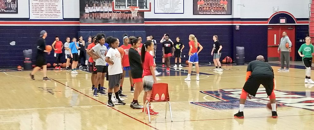 CFEliteSports's tweet photo. What a Sunday! 100+ players along with great coaches/coaching and parents! What more can a program ask for? Coach Calvin our Grassroots Director great job!! #CYFAIR18 #20YEARSSTRONG #GRASSROOTSMATTERS https://t.co/f8yBb9eCf0