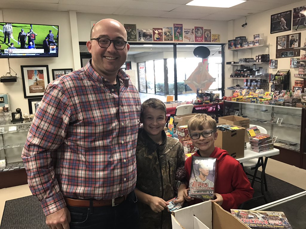 ONLYATGRANDSLAM's tweet photo. Always cool to see and uncle and nephews spending time at our shop. #hobby #collect #toppps #thanksgiving #family https://t.co/qZo0tBMLYA