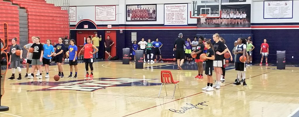 CFEliteSports's tweet photo. What a Sunday! 100+ players along with great coaches/coaching and parents! What more can a program ask for? Coach Calvin our Grassroots Director great job!! #CYFAIR18 #20YEARSSTRONG #GRASSROOTSMATTERS https://t.co/f8yBb9eCf0