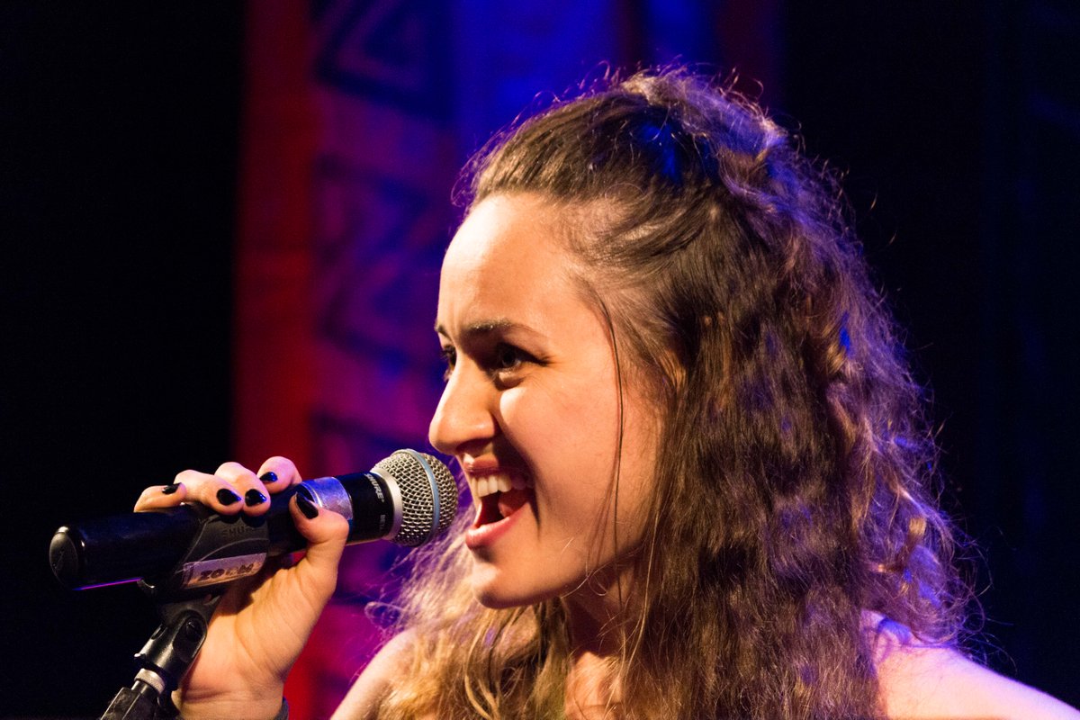 forumdasletras's tweet photo. 🎤O pocket-show Cartas do Equinócio encantou a todos no encerramento do Fórum das Letras. Agradecemos de coração a Maíra Lana e a banda formada por Dudu Viana no teclado, Nema Antunes no baixo, Téo Lima na bateria e Fernando Monteiro na guitarra. Vocês brilharam! 😍✨👏 https://t.co/r4LFXuRWIA