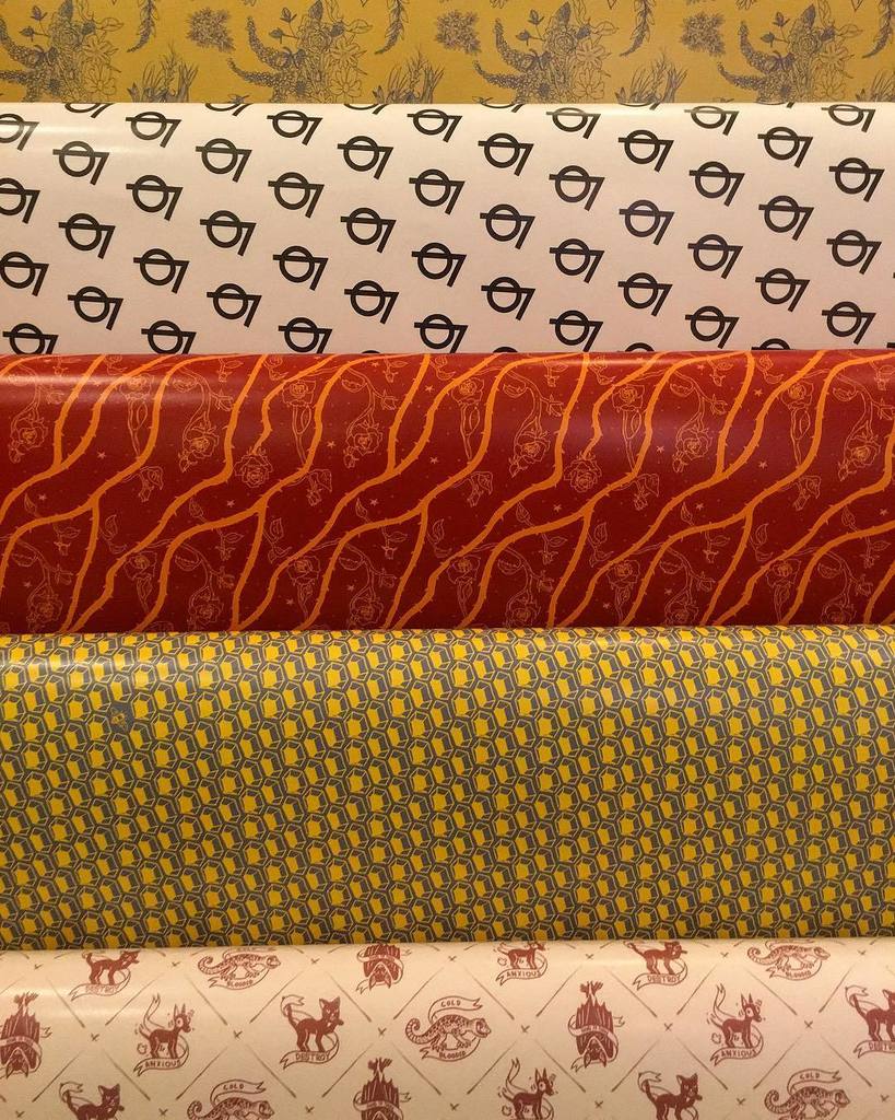 dfrntpigeon's tweet photo. Gift wrap. For your gift wrapping needs. Come and get it. #dfrntpigeon #localpdx #pdxpopup #giftwrap #honeybees #illustration #pioneerplace https://t.co/iMz9aVuAKb https://t.co/ayaFUQecsh