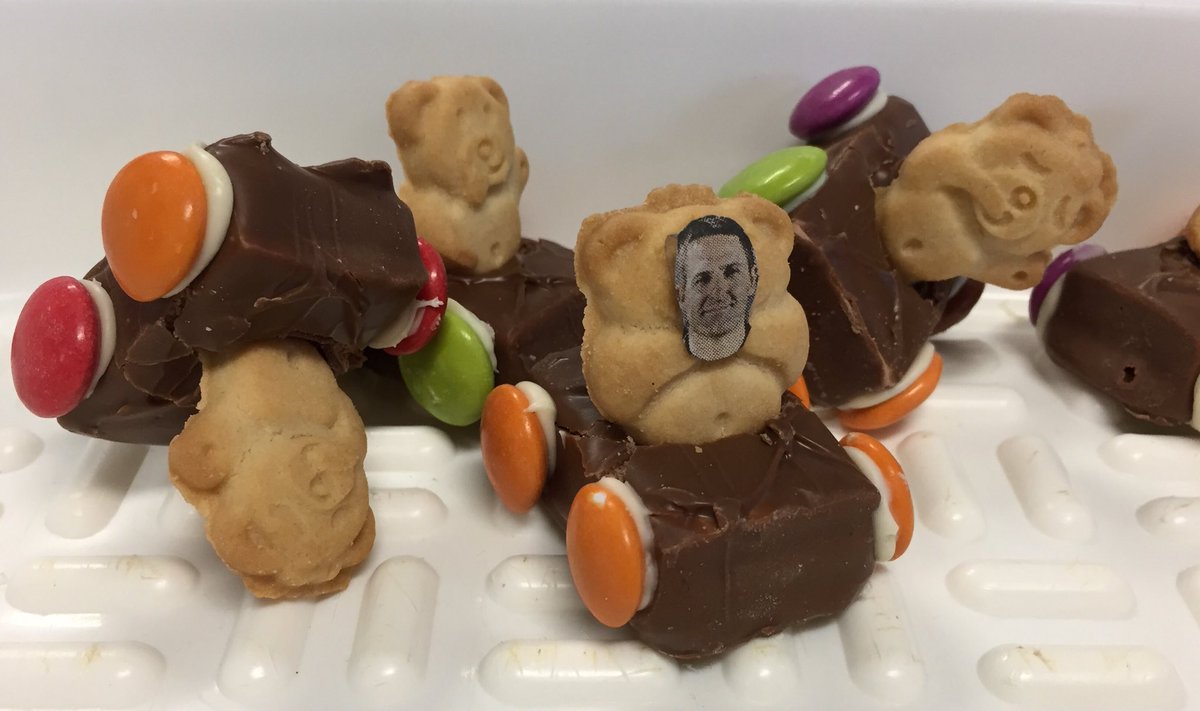 Simone De Peak tweet media