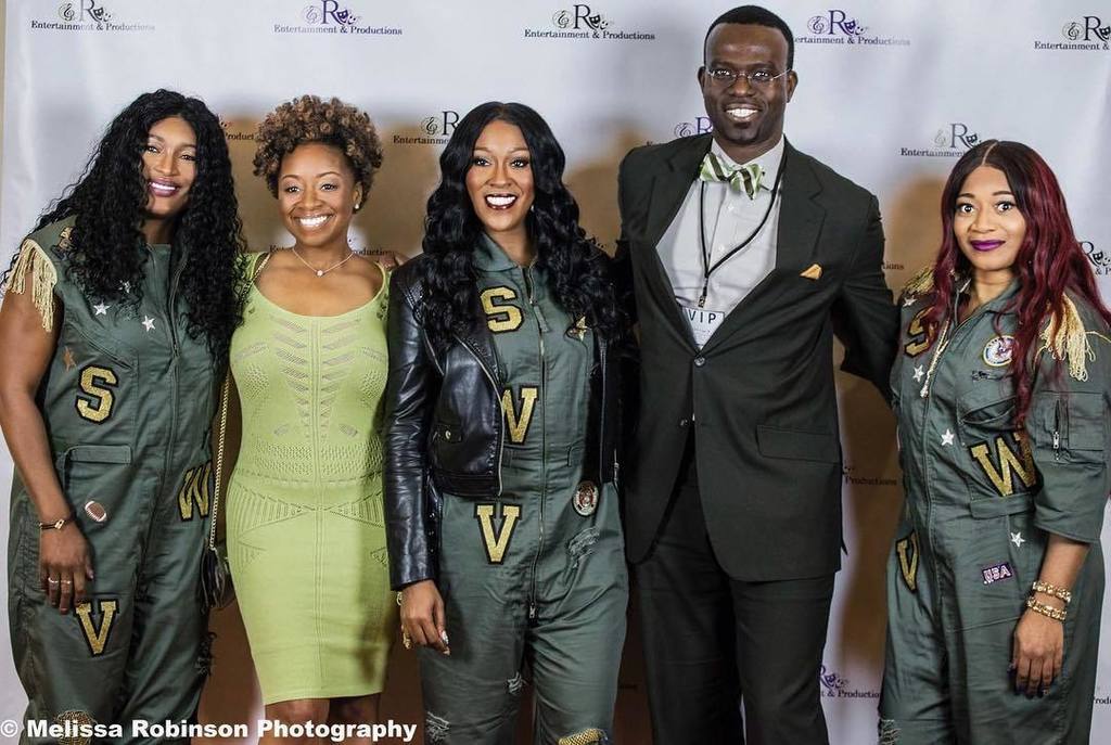LueMega's tweet photo. Looking forward to seeing @officialswv receive their well-deserved #soultrain #ladyofsoul #award 👑 tonight on the #soultrainawards!  YASSS!!! 🙌🏾🙌🏾#itsabouttime #25years #rnb #rnbmusic #90srnb #yeahthatsus with #SWV #iwassohappy 😁 https://t.co/KnL3fbRxgA https://t.co/nt34y3i5kD