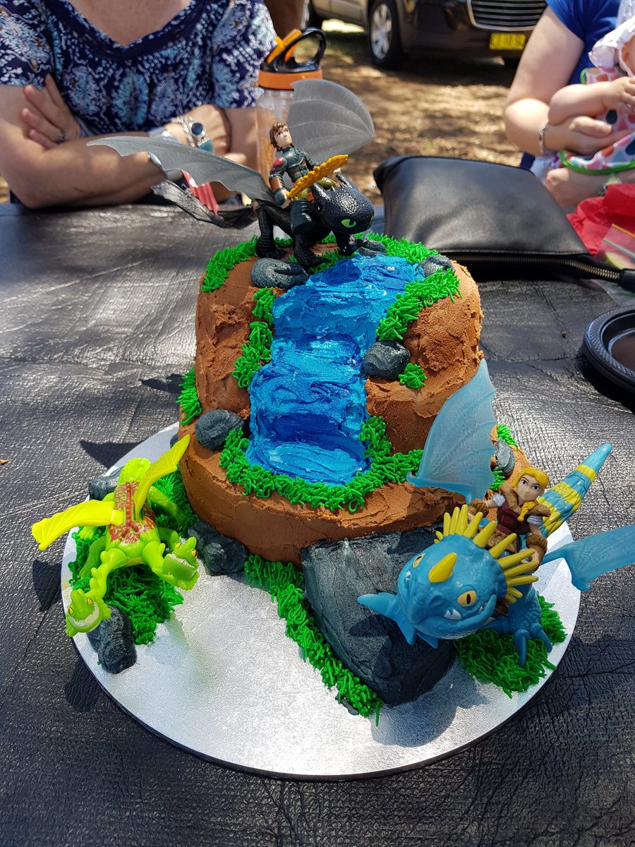 MrsStatic's tweet photo. Monday madness. After a huge weekend, didn't get a chance to share my tiny static's #4thbirthdaycake . Decorated in #buttercream as it was a HOT day and outdoor party. #dragons #howtotrainyourdragon #fondant doesn't like the heat #fondantmelts #MrsStaticKitchen https://t.co/IIjJKIjlmp