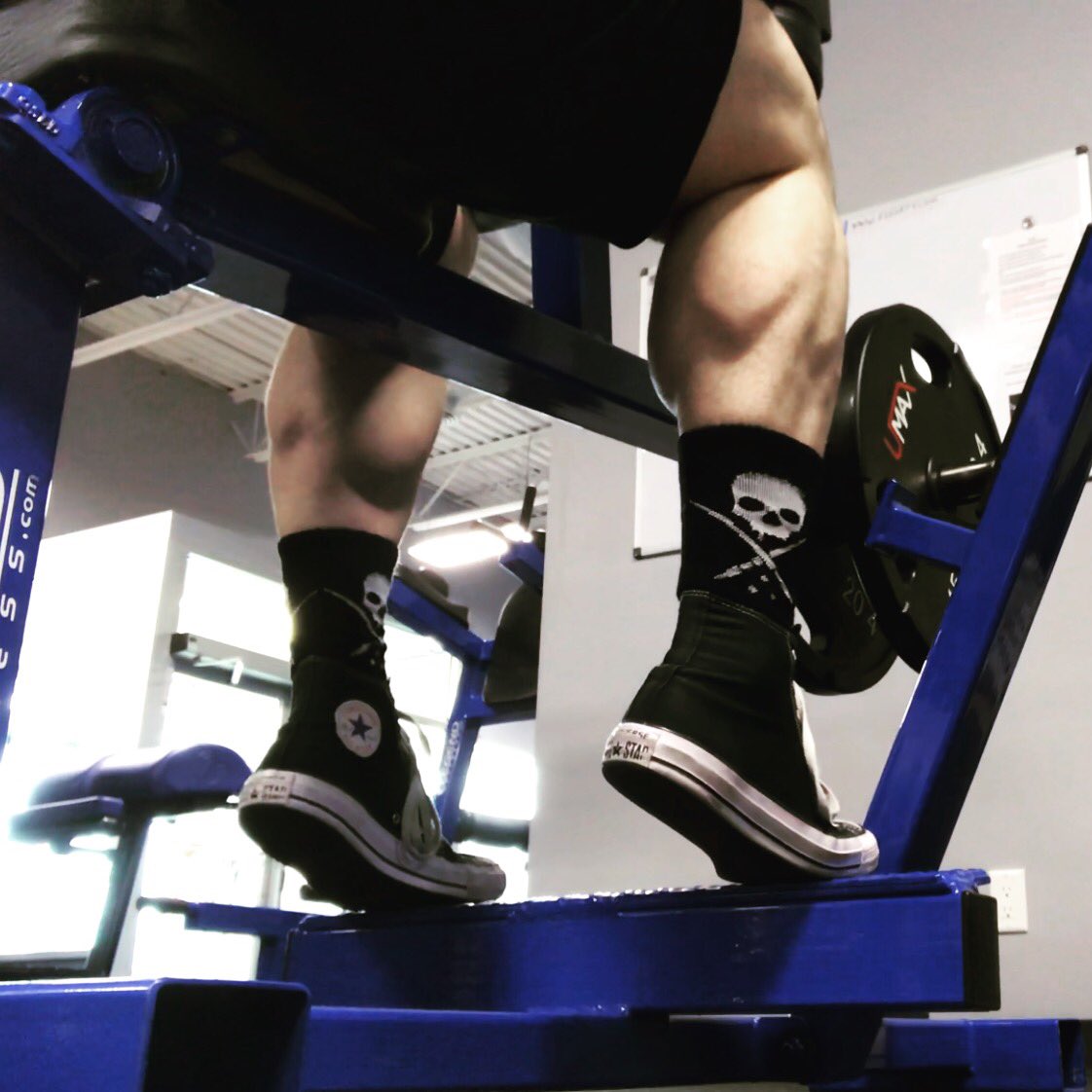 SugeNolan's tweet photo. Trying to grow my calves until they look big and pretty.
#gym #flexety #gymrat #gymlife #gymaddict #gymlifestyle #gains #gainz #calves #legday #powerlifter #powerlifting #bodybuilding #fitness #sullen #converse https://t.co/yx67M87AwV